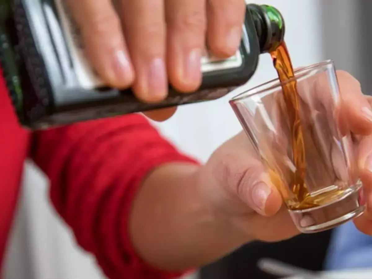 Fluggastrechte bei Verspätung: Anspruch auf Getränke, aber nicht auf Spirituosen