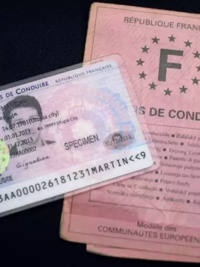 Il Parlamento Europeo Riforma le Patenti di Guida per Maggiore Sicurezza e Digitalizzazione