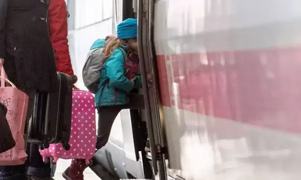 Bahn führt Familientickets für ICE und IC ein: Günstig reisen mit Kindern