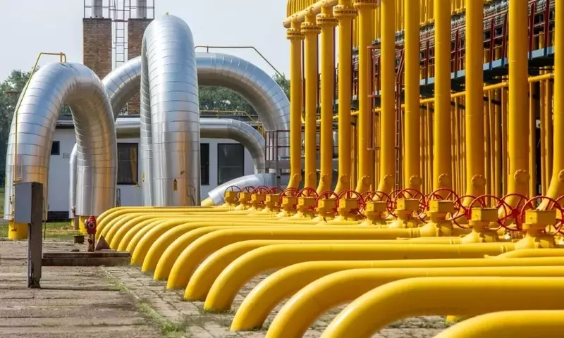 L'Unione Europea Ferma l'Importazione di Gas Russo Entro il 2027