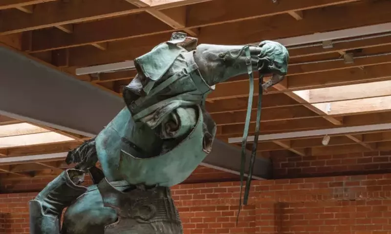 La provocazione artistica di Kara Walker trasforma un monumento confederato in un'icona del dibattito razziale