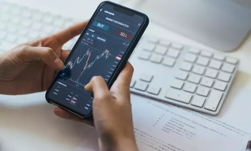 Navigating the Volatility: Understanding and Mitigating Gap Risk in Financial Markets