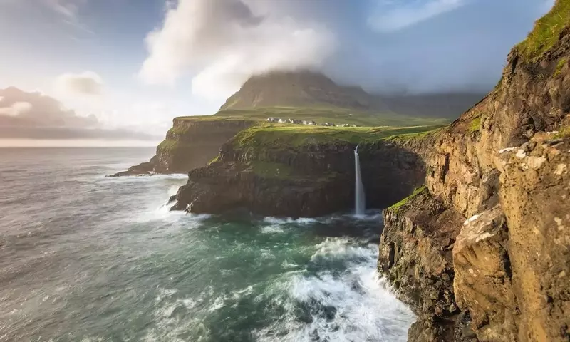 Färöer-Inseln: Eine Natur- und Kunst-Oase unter rauen Bedingungen