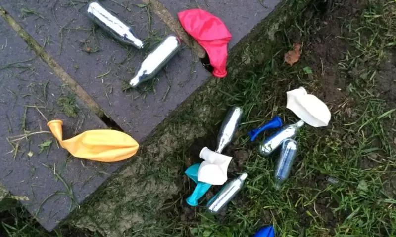 Umgang mit Lachgas-Konsum bei Jugendlichen: Ein Leitfaden für Eltern