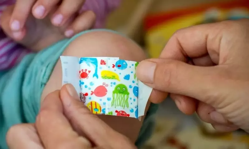 Hämophilie bei Kindern: Das Wichtigste für Eltern zu Symptomen und Behandlung