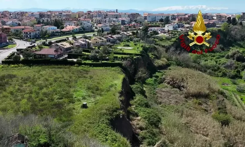 Italien von massiven Erdrutschen heimgesucht: Eine anhaltende Herausforderung für die Region Petacciato