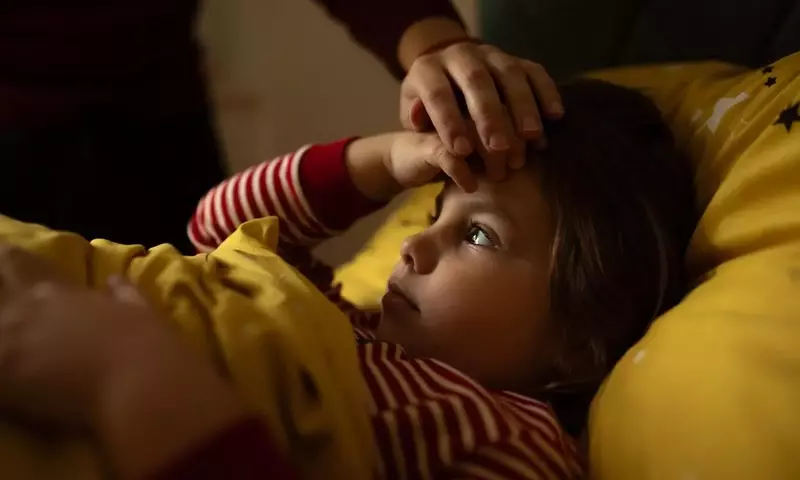 Fieberträume bei Kindern: Ursachen, Unterscheidung zu Halluzinationen und elterliche Reaktionen