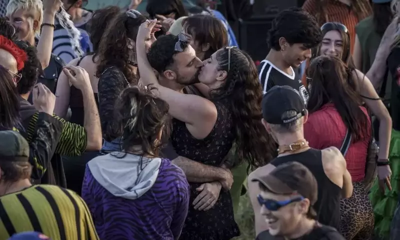 “I Always Sometime”: A Deep Dive into Gentrified Barcelona's Breadline Motherhood