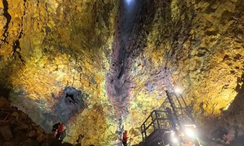 Eine Reise ins Herz eines schlafenden Vulkans: Das einzigartige Naturabenteuer Islands