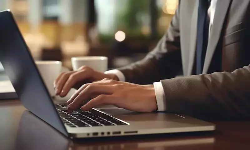 Analyst Ratings for IBM Shift Amidst Growth Concerns and AI Optimism