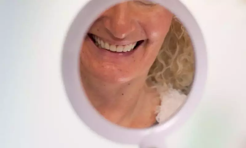 Zahnaufhellung: Hausmittel & professionelle Behandlungen