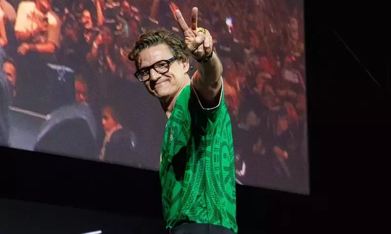 Pedro Pascal's Emotional Moment at "The Mandalorian and Grogu" Mexico Event