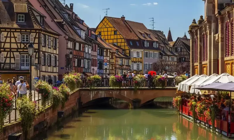 Expat Havens: Countries Offering Year-Round Mild Climates for an Enhanced Lifestyle