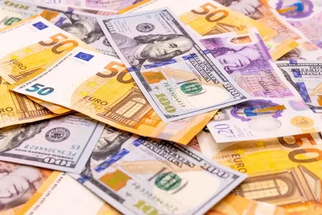 EUR/USD Outlook: Navigating Key Levels Amidst Central Bank Decisions