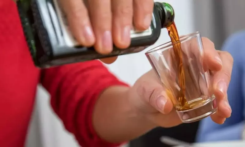 Fluggastrechte bei Verspätung: Anspruch auf Getränke, aber nicht auf Spirituosen