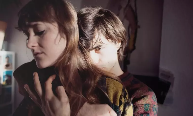 Wenn Beziehungen zerbrechen: Sieben subtile Anzeichen einer sich anbahnenden Entfremdung