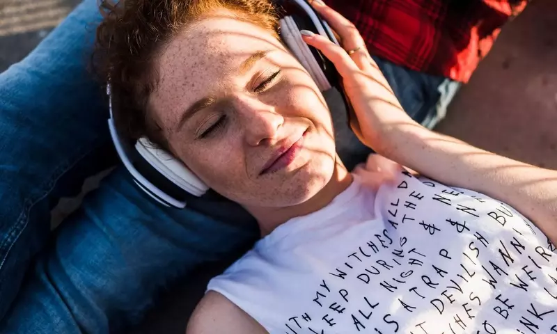 Musik und ihr Einfluss auf das Gehirn: Wie Klänge Emotionen formen