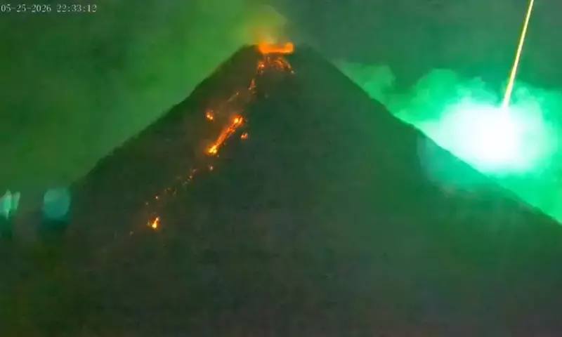 Ein himmlisches Spektakel über dem Mayon-Vulkan