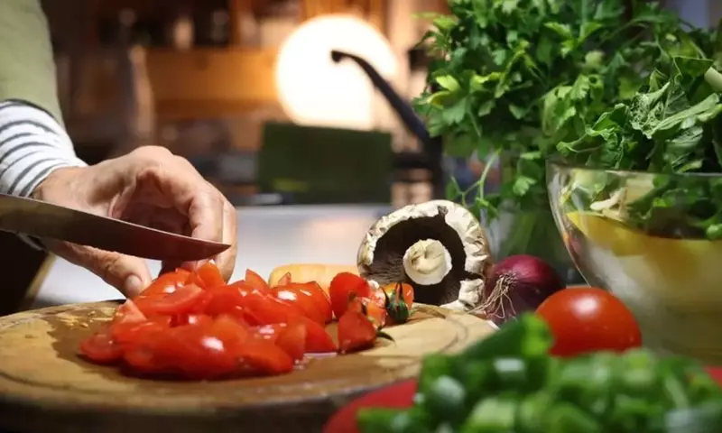 Kochen trotz Sehbehinderung: Praktische Anleitungen für den Alltag