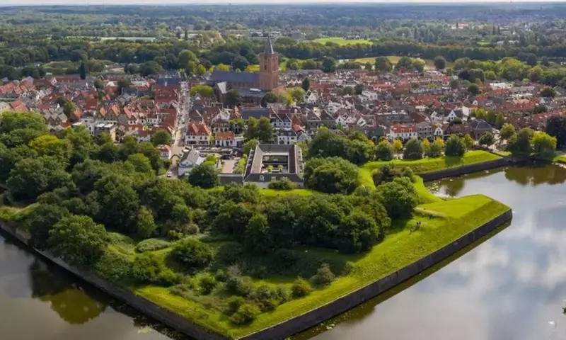 Naarden: Eine Festungsstadt voller Geschichte und Kunst