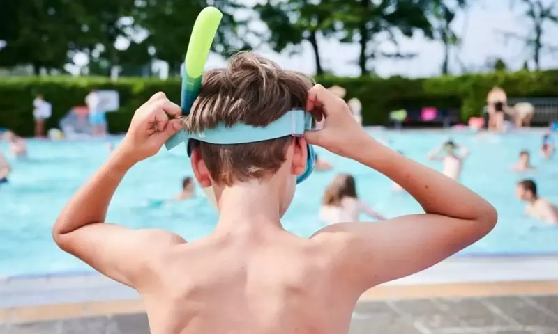 Nach Badeunfällen bei Kindern: Wann ein Arztbesuch ratsam ist und was Eltern beachten sollten
