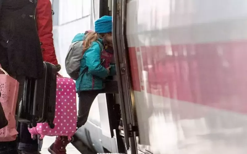 Bahn führt Familientickets für ICE und IC ein: Günstig reisen mit Kindern